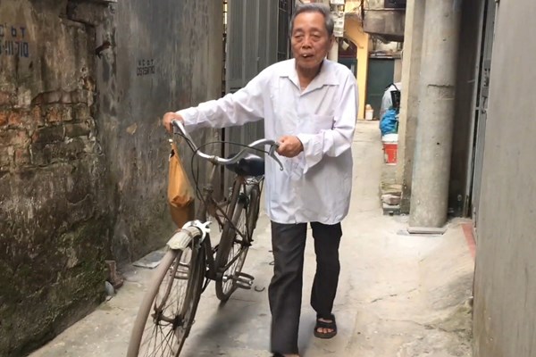Hơn 30 năm đạp xe chữa bệnh cứu người - Anh 1