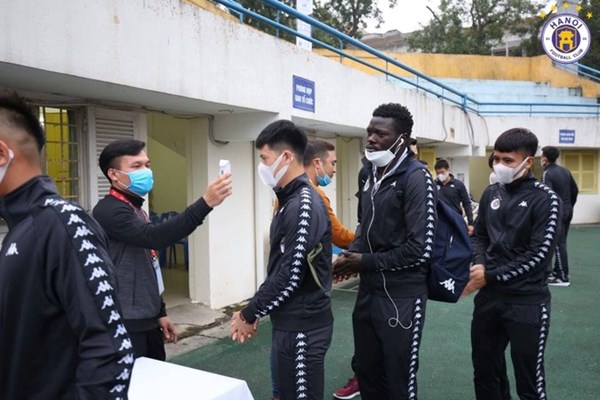 V.League sẽ tiếp tục diễn ra trên sân không có khán giả - Anh 1