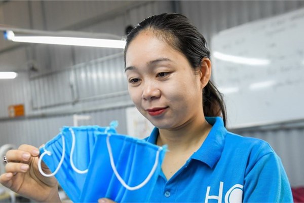 Hành động đẹp từ những chiếc khẩu trang miễn phí - Anh 1
