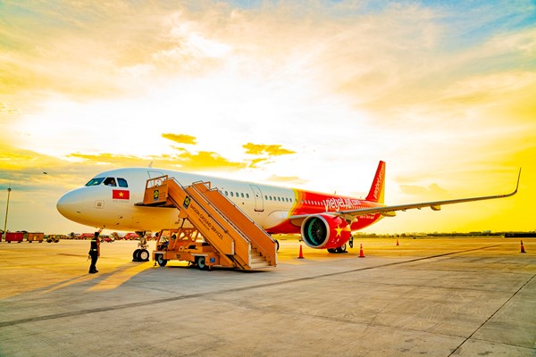Cùng chuyến bay xanh Vietjet, du lịch với giá vé máy bay giảm 70% - Anh 1