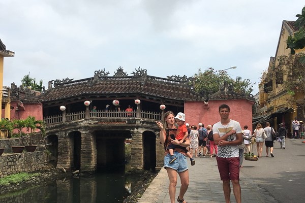 21 du khách đi cùng chuyến bay với nữ tiếp viên hàng không nhiễm Covid-19 đang được cách ly tại Hội An (Quảng Nam) - Anh 1