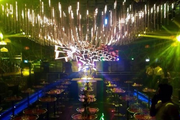 Bình Thuận: Tạm dừng các dịch vụ Karaoke, Bar, Hát với nhau… - Anh 2