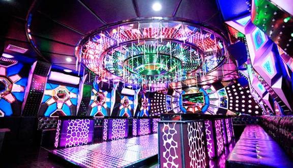 Bình Thuận: Tạm dừng các dịch vụ Karaoke, Bar, Hát với nhau… - Anh 1