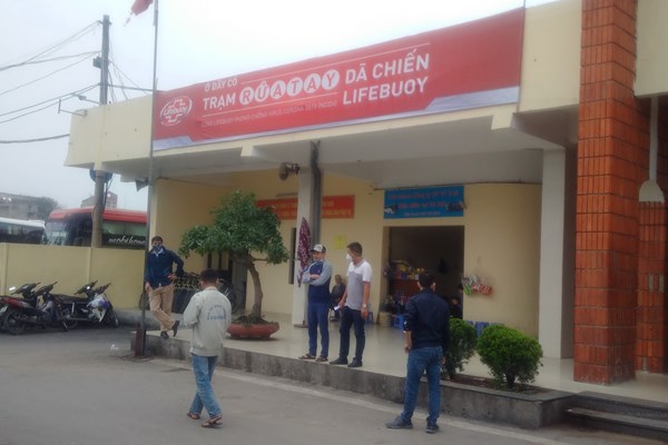 Đi xe buýt thời Covid-19 - Anh 1