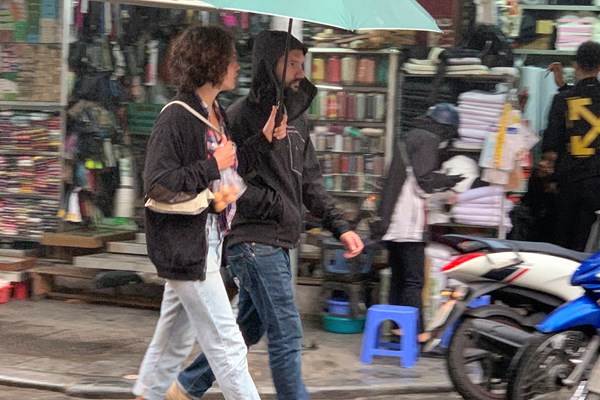 Hà Nội: Ngày đầu tiên thực hiện việc đeo khẩu trang nơi công cộng - Anh 5