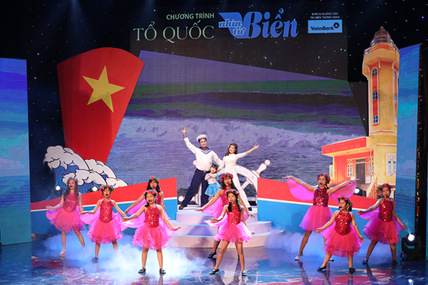 “Tổ quốc nhìn từ biển