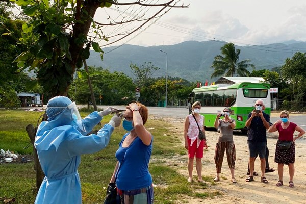 Đà Nẵng:  Lập 7 chốt kiểm tra đo thân nhiệt tại các cửa ngõ thành phố - Anh 1