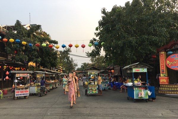 Hội An: Từ ngày 17.3, tạm dừng chợ đêm, dịch vụ văn hóa, thể thao, điểm vui chơi giải trí - Anh 1