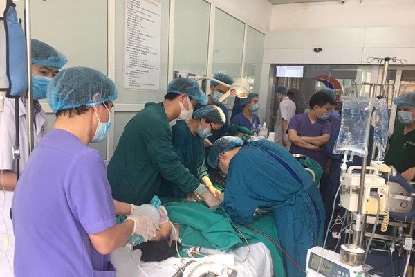 Cứu sống bệnh nhân sốc tim hiếm gặp - Anh 1