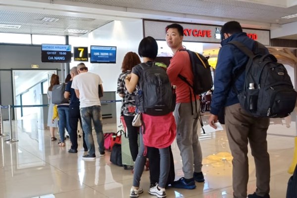 Đà Nẵng: Bệnh nhân mắc Covid-19 thứ 68 được cách ly ngay tại sân bay - Anh 1