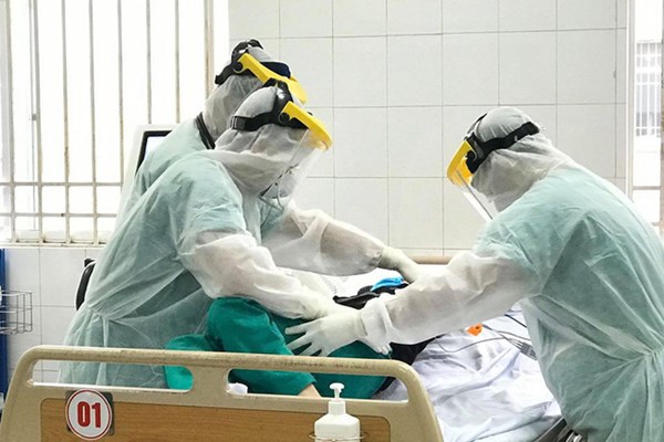 Bệnh nhân thứ 18 khoẻ mạnh, nhiều ca bệnh khác có tiến triển tốt - Anh 1