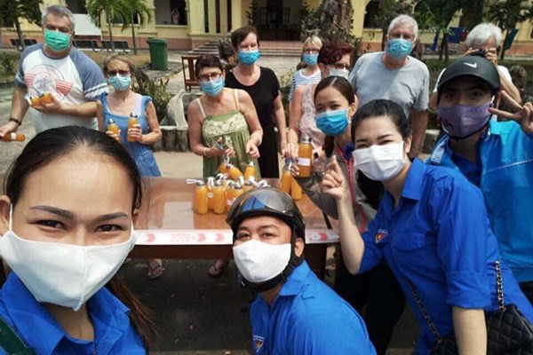 Nghĩa tình phố Hội trong mùa dịch - Anh 2