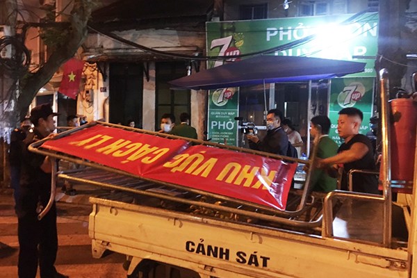 Hà Nội: Dỡ lệnh phong tỏa phố Trúc Bạch - Anh 1