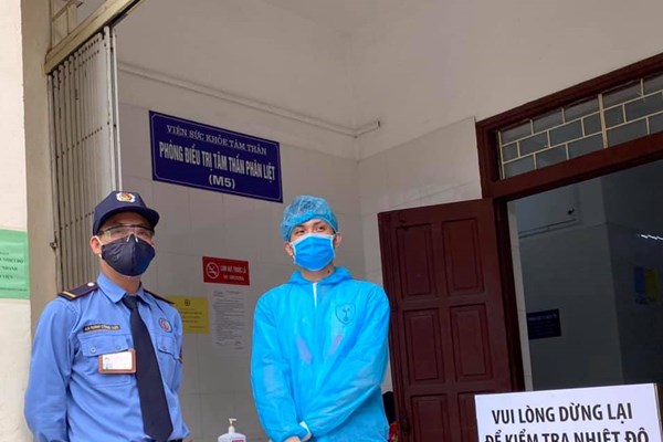 Không có chuyện phong tỏa Bệnh viện Bạch Mai - Anh 1