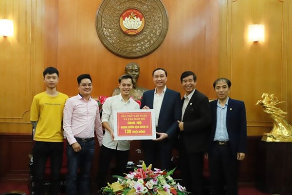 Cầu thủ Văn Toàn và nhiều VĐV ủng hộ chiến dịch phòng, chống Covid-19 - Anh 1
