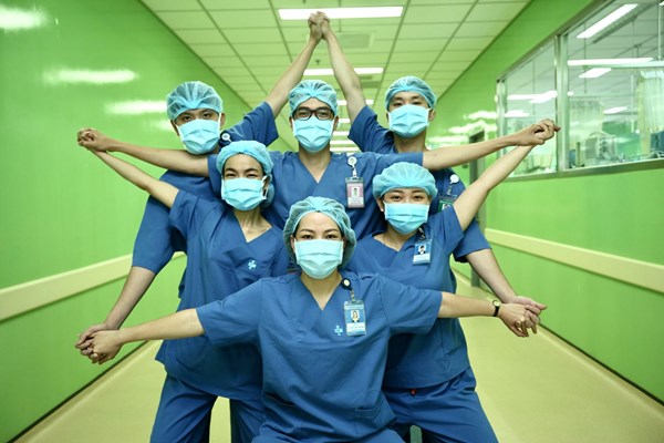 Y, bác sĩ lan tỏa thông điệp “Chung sức, vững tâm vượt qua đại dịch” - Anh 2