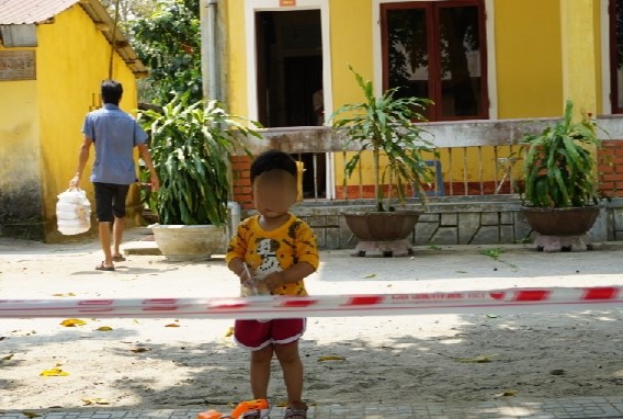 Chăm lo bữa ăn cho người dân ở khu cách ly tập trung - Anh 6