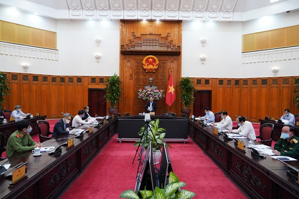 Thủ tướng: Từ 28.3, các thành phố lớn đóng cửa toàn bộ các cơ sở dịch vụ không cần thiết - Anh 1