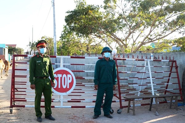 Nồng ấm tình người ở tâm dịch thôn Văn Lâm 3 - Anh 2