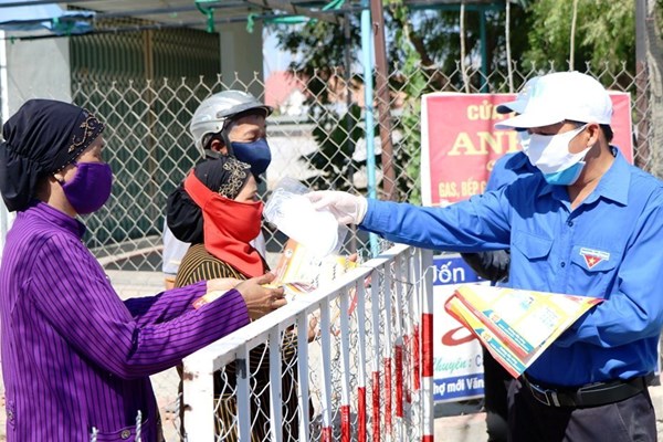 Nồng ấm tình người ở tâm dịch thôn Văn Lâm 3 - Anh 1