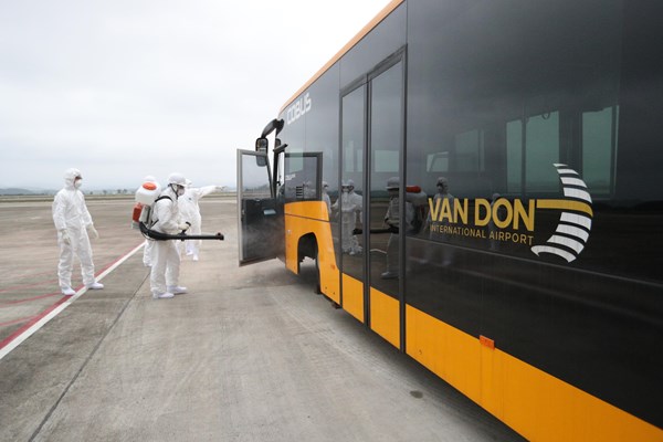 Chuyện những người xây quy trình đặc biệt đón đồng bào vùng dịch về sân bay Vân Đồn - Anh 2