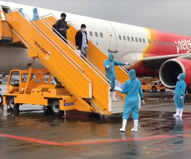 Chuyện những người xây quy trình đặc biệt đón đồng bào vùng dịch về sân bay Vân Đồn - Anh 5