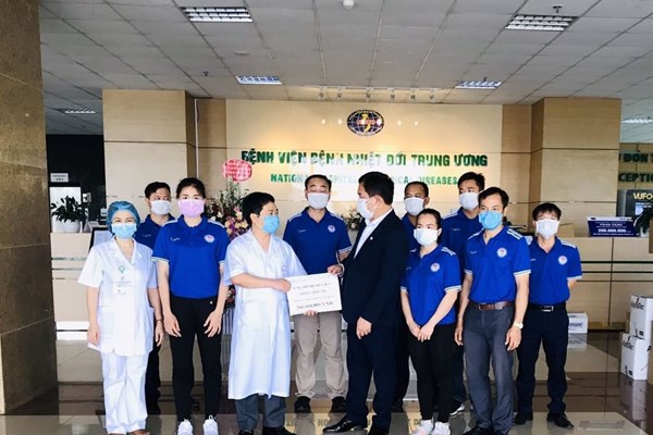Trung tâm HLTTQG Hà Nội ủng hộ phòng, chống Covid-19 - Anh 2