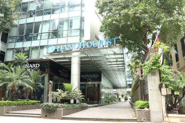 Thuyền nhỏ gặp sóng lớn - Anh 1