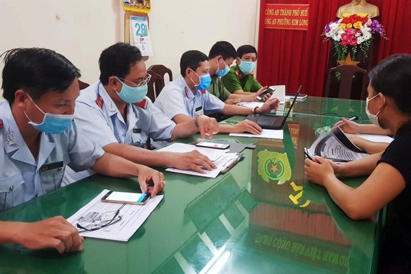 Bị phạt 10 triệu đồng vì đăng tin sai sự thật về dịch bệnh Covid-19 - Anh 1