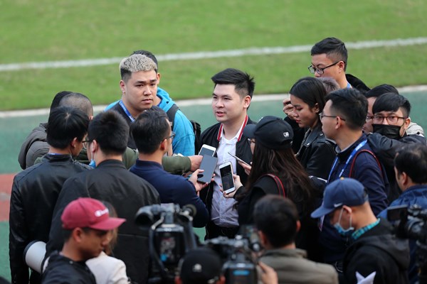 Chủ tịch trẻ nhất lịch sử V.League ủng hộ tuyến đầu chống dịch Covid-19 - Anh 1