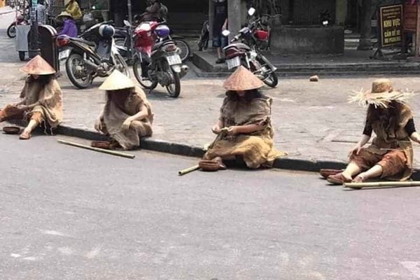 Xác minh tung tích nhóm người đóng giả 