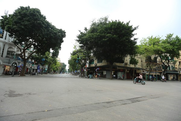 Những hình ảnh Hà Nội ngày đầu thực hiện “cách ly toàn xã hội” - Anh 2