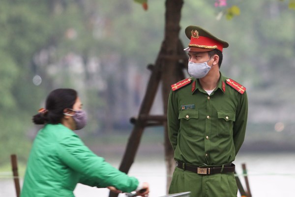 Những hình ảnh Hà Nội ngày đầu thực hiện “cách ly toàn xã hội” - Anh 5