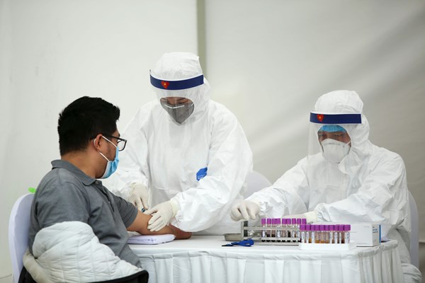 Hà Nội lập nhiều trạm xét nghiệm nhanh Covid-19 cho người dân, kết quả có ngay sau 10 phút - Anh 6
