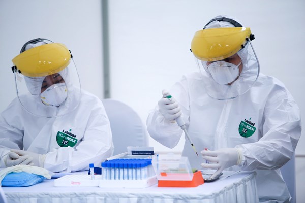 Hà Nội lập nhiều trạm xét nghiệm nhanh Covid-19 cho người dân, kết quả có ngay sau 10 phút - Anh 8