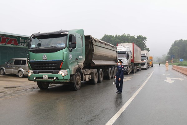 Hà Nội: 30 chốt kiểm soát cách ly xã hội bắt đầu hoạt động - Anh 2