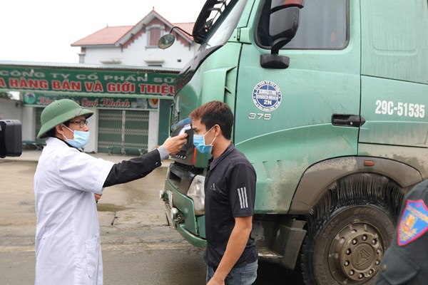 Hà Nội: 30 chốt kiểm soát cách ly xã hội bắt đầu hoạt động - Anh 4