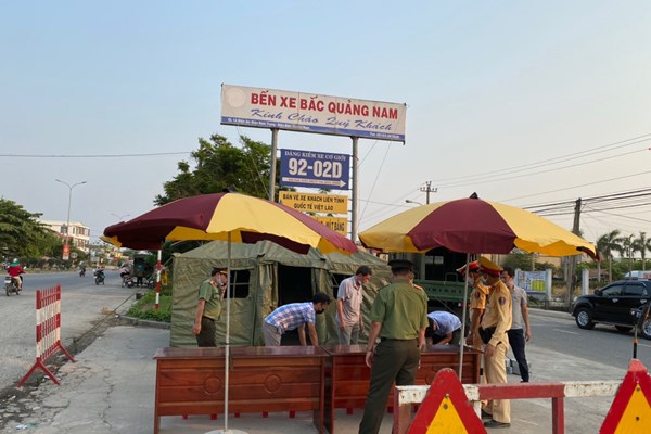 Quảng Nam triển khai 8 chốt kiểm soát, xử lý nghiêm các vi phạm liên quan phòng chống dịch - Anh 1
