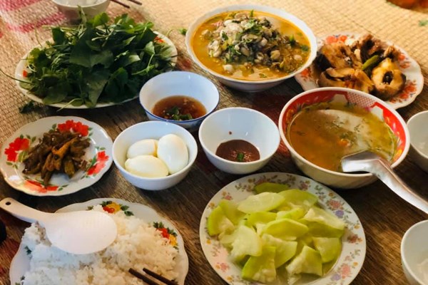 Mâm cơm gia đình trong đại dịch Covid -19: Lan toả yêu thương - Anh 1