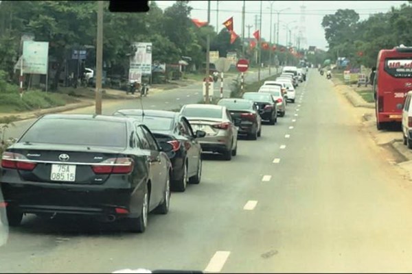 Phó Giám đốc Bệnh viện ở Hà Tĩnh tổ chức đám cưới cho con giữa đại dịch? - Anh 1