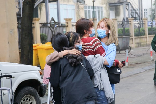 Ha Noi: Doan xe mien phi dua hang tram cong dan hoan thanh cach ly tro ve dia phuong - Anh 8