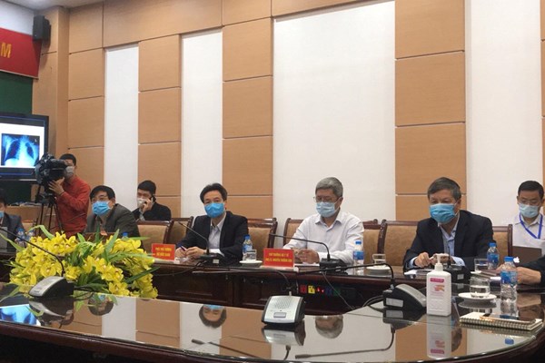 Phó Thủ tướng Vũ Đức Đam dự phiên hội chẩn trực tuyến điều trị Covid-19 - Anh 1