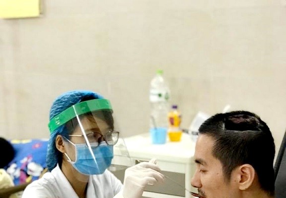 Khi bác sĩ, điều dưỡng trở thành người nhà bệnh nhân - Anh 3