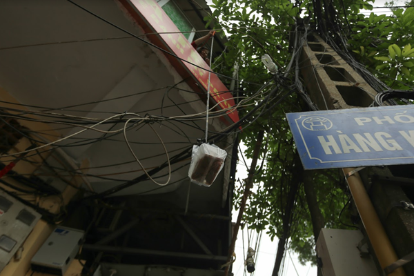 Muôn kiểu “phòng thủ” của tiểu thương mùa Covid -19 - Anh 8