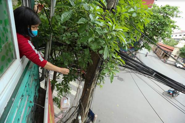 Muôn kiểu “phòng thủ” của tiểu thương mùa Covid -19 - Anh 7