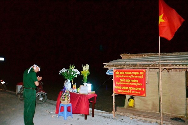 Lính biên phòng gác lại nhiều niềm riêng để chống dịch Covid-19: Những câu chuyện đầy cảm động - Anh 1