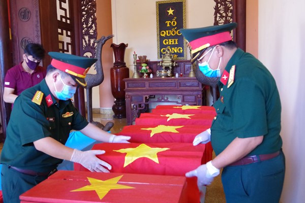 Gia Lai đón 16 hài cốt liệt sĩ về nước - Anh 1