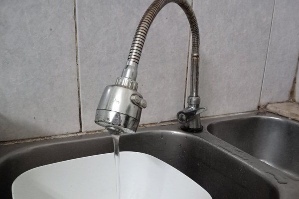 Đà Nẵng: Vận động người dân thực hiện các giải pháp tiết kiệm nước trong thời gian cách ly - Anh 1