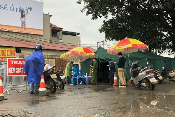 Hà Nội: Tiếp tục thực hiện nghiêm việc tuần tra, giám sát thực hiện cách ly xã hội - Anh 11