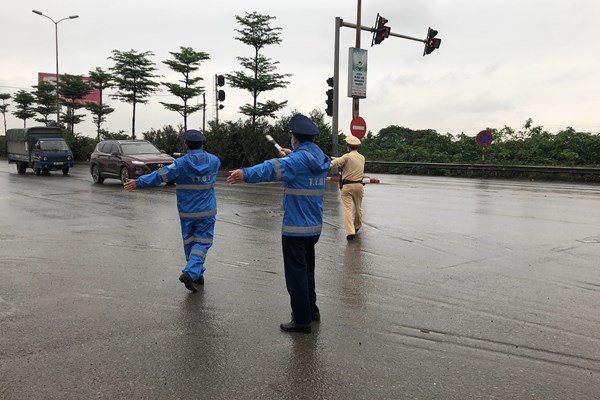 Hà Nội: Tiếp tục thực hiện nghiêm việc tuần tra, giám sát thực hiện cách ly xã hội - Anh 1